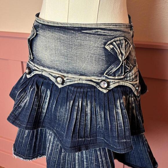 Dresses & Skirts - mcbling grunge coquette goth pleated skirt  kdbw jeans sz 21 blue